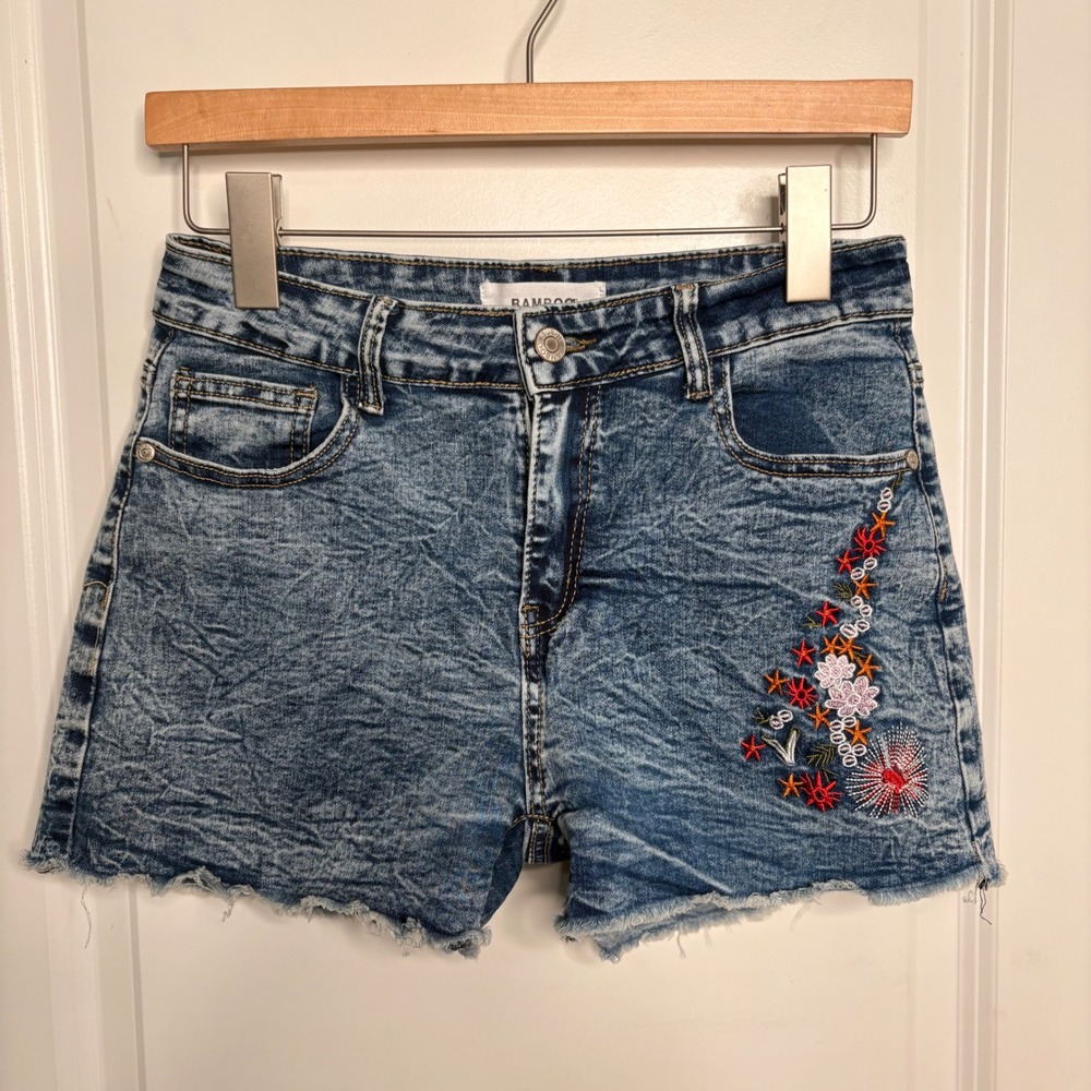 Bamboo Denim Shorts Embroidered Flowers Acid Wash Frayed Hem Blue Size 9/10 EUC